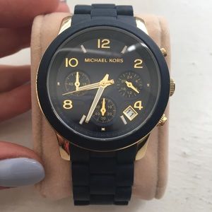 Watch with original box but no pillow.